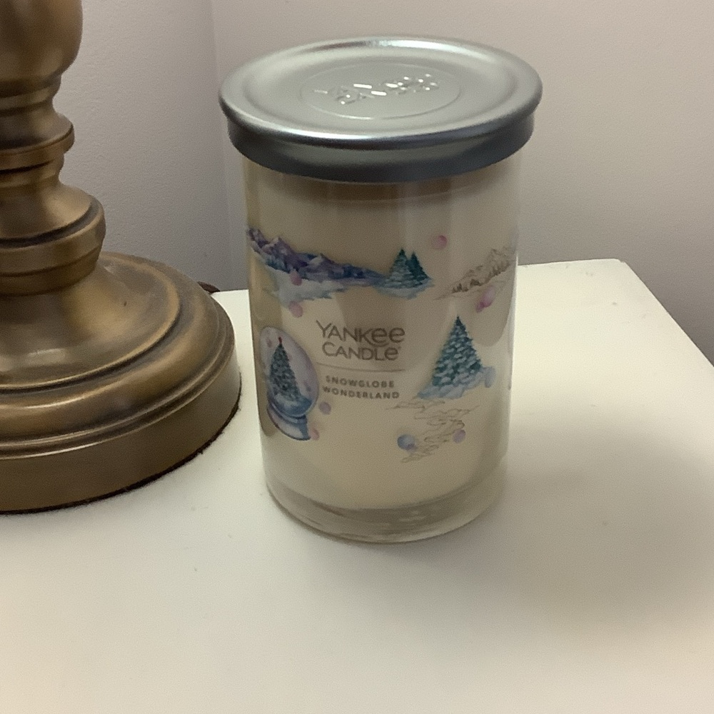 Yankee Candle Winter Wonderland with Silver Lid